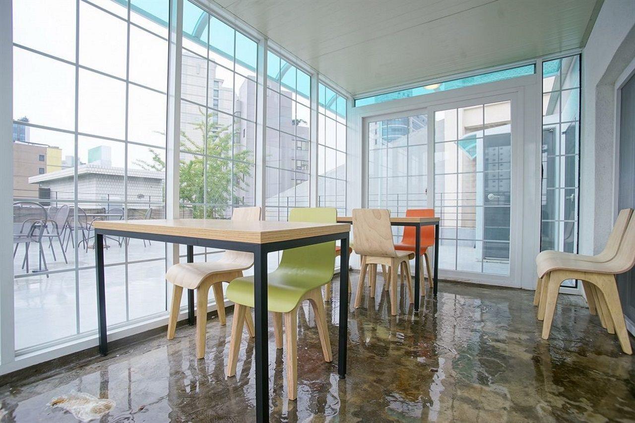 D.H Sinchon Guesthouse Σεούλ Εξωτερικό φωτογραφία