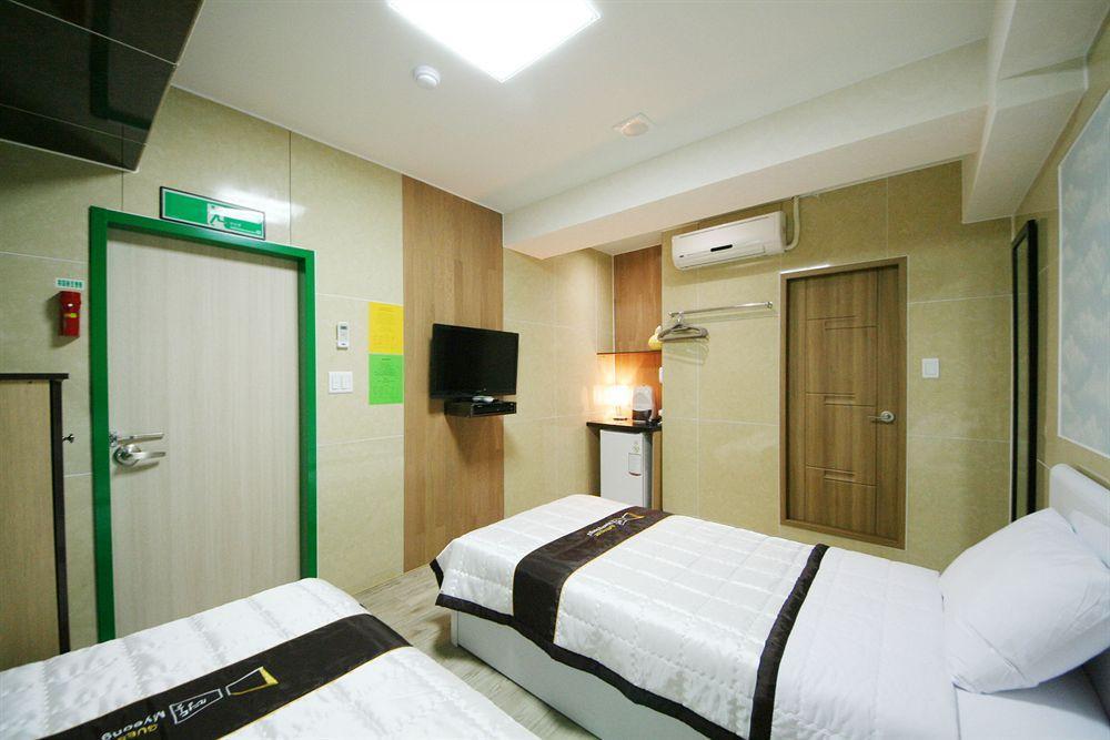 D.H Sinchon Guesthouse Σεούλ Εξωτερικό φωτογραφία