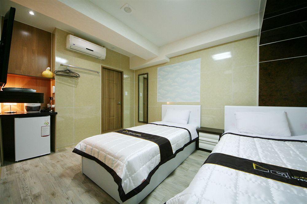 D.H Sinchon Guesthouse Σεούλ Εξωτερικό φωτογραφία