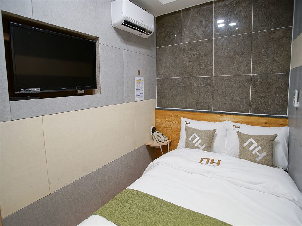 D.H Sinchon Guesthouse Σεούλ Εξωτερικό φωτογραφία