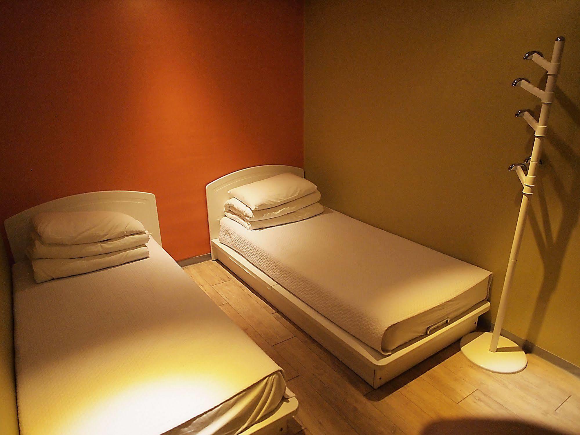 D.H Sinchon Guesthouse Σεούλ Εξωτερικό φωτογραφία