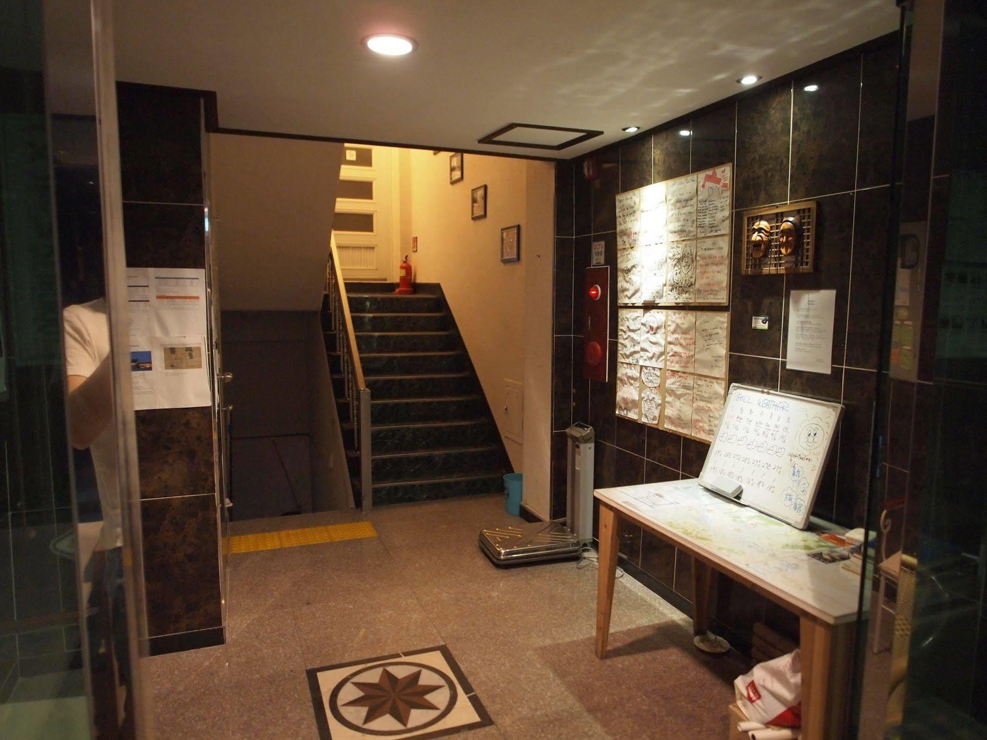 D.H Sinchon Guesthouse Σεούλ Εξωτερικό φωτογραφία