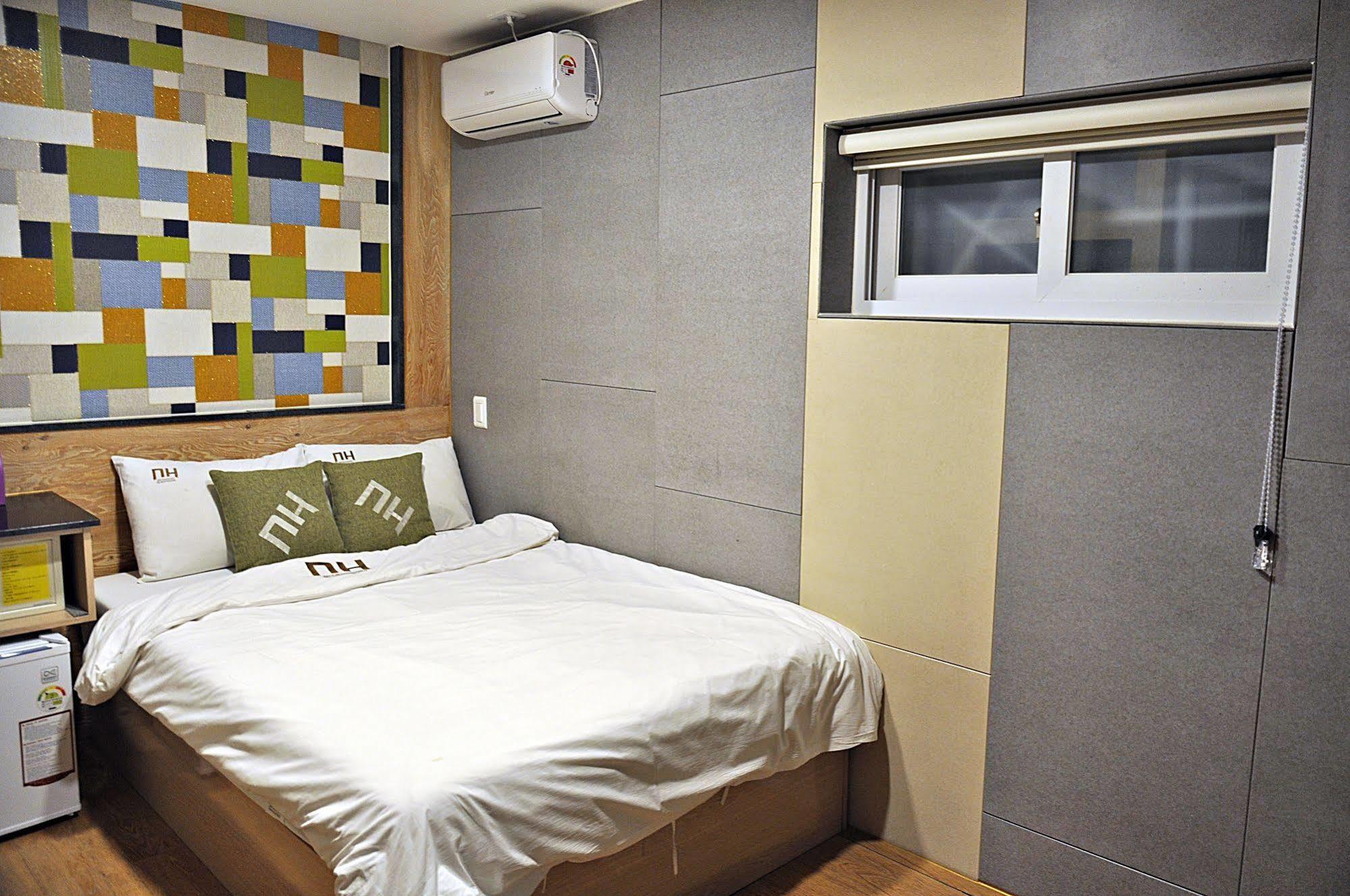 D.H Sinchon Guesthouse Σεούλ Εξωτερικό φωτογραφία