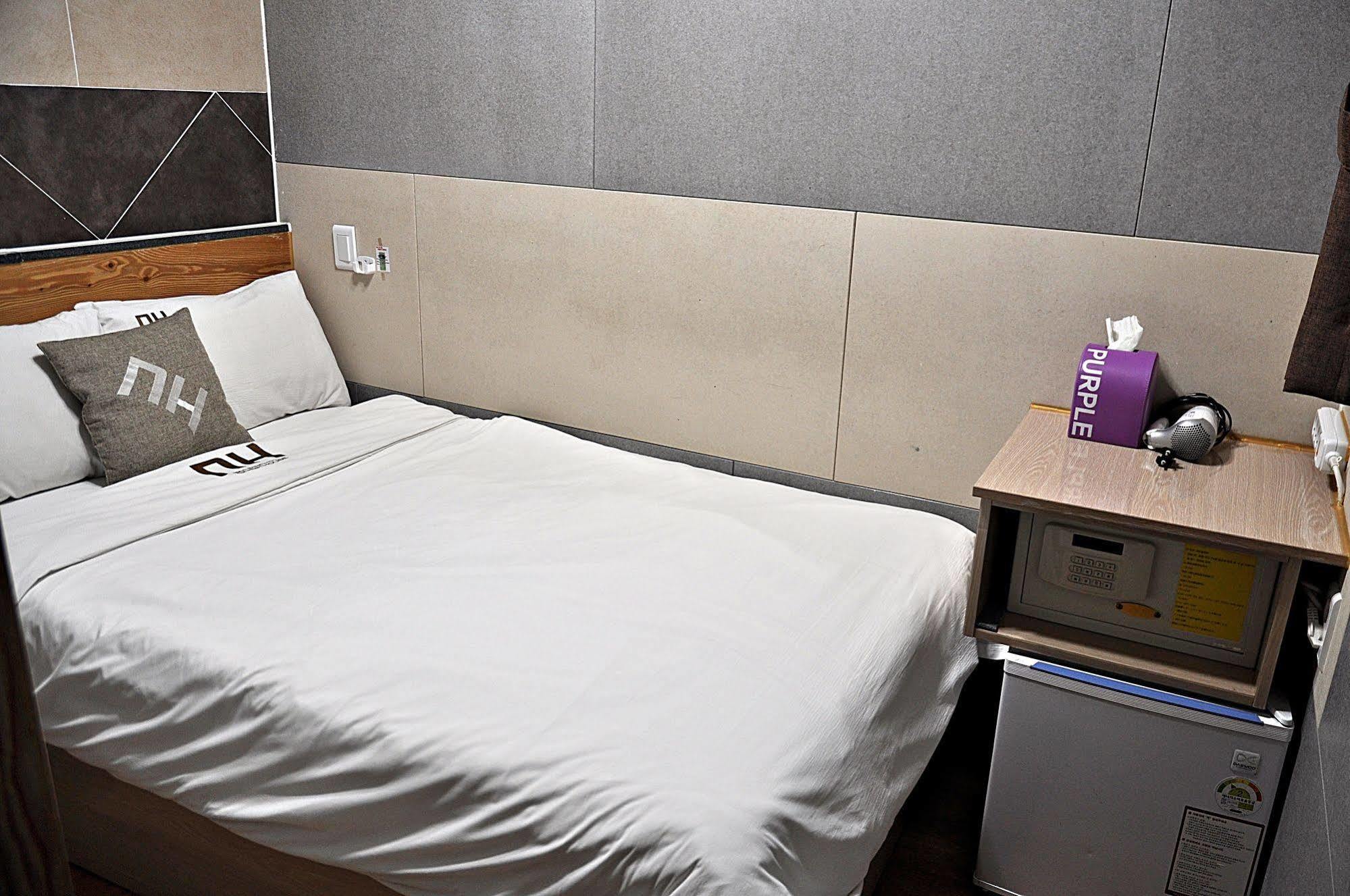 D.H Sinchon Guesthouse Σεούλ Εξωτερικό φωτογραφία