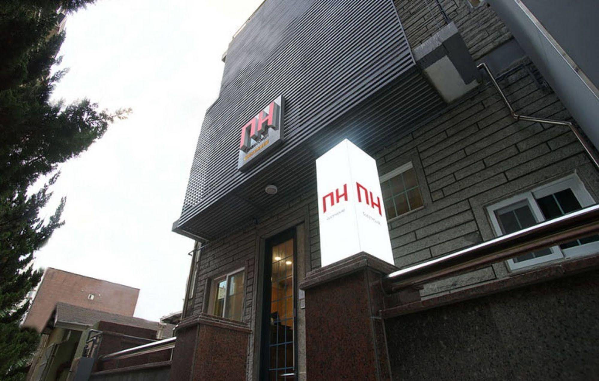 D.H Sinchon Guesthouse Σεούλ Εξωτερικό φωτογραφία